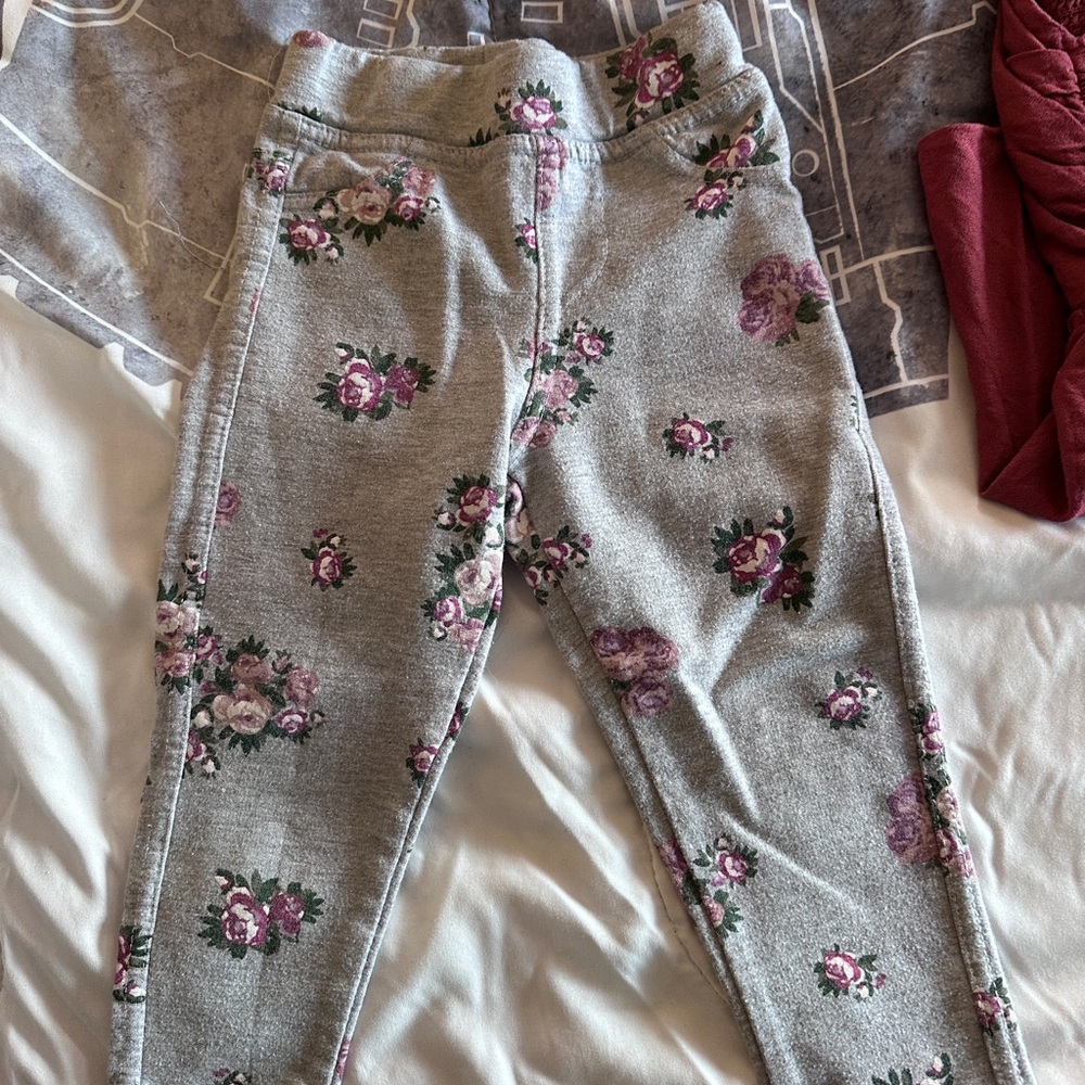 Charming Floral Kids Leggings in Gray